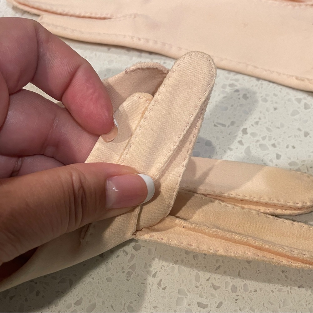 Authentic Vintage 1952 Christian Dior Shalimar Gloves | Pale Pink Leather with B - Picture 12 of 16